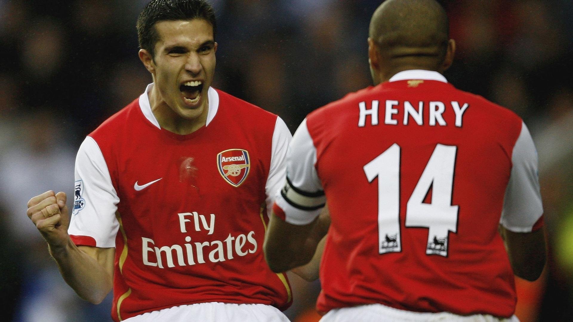 当足球场遇见乒乓球台，葡萄牙队碾压波兰，奥恰洛夫点燃赛场—一场跨越时空的体育对话